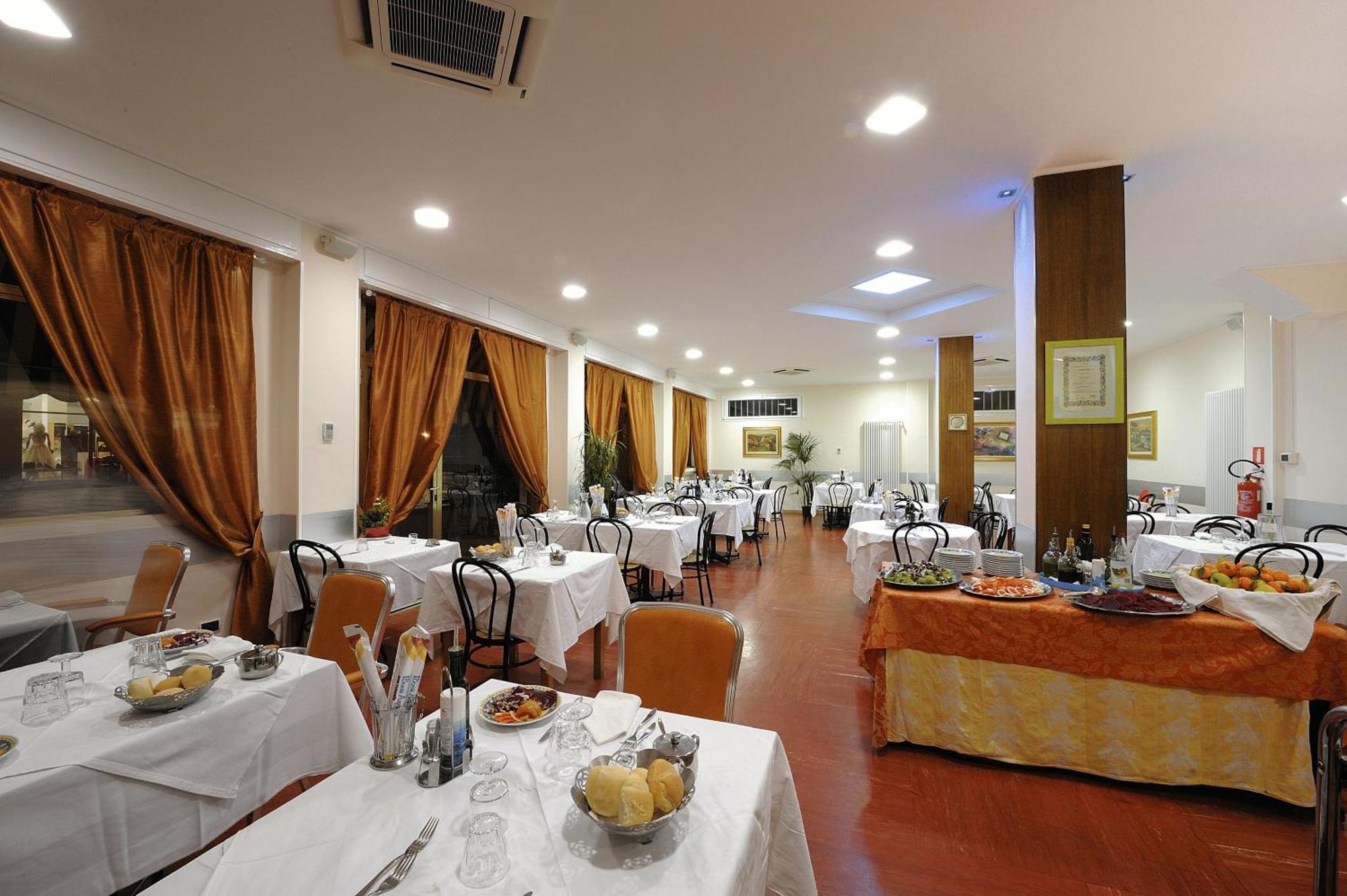 Hotel Arma Ristorante Arma di Taggia Kültér fotó