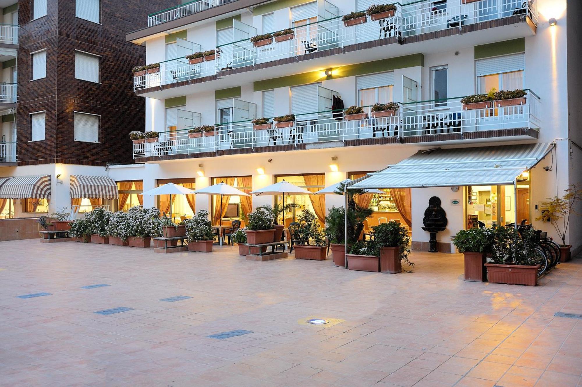 Hotel Arma Ristorante Arma di Taggia Kültér fotó